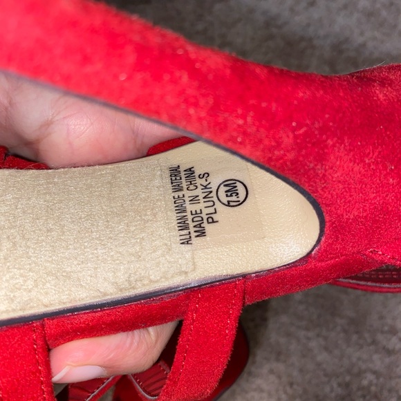 Red heels - Picture 2 of 2